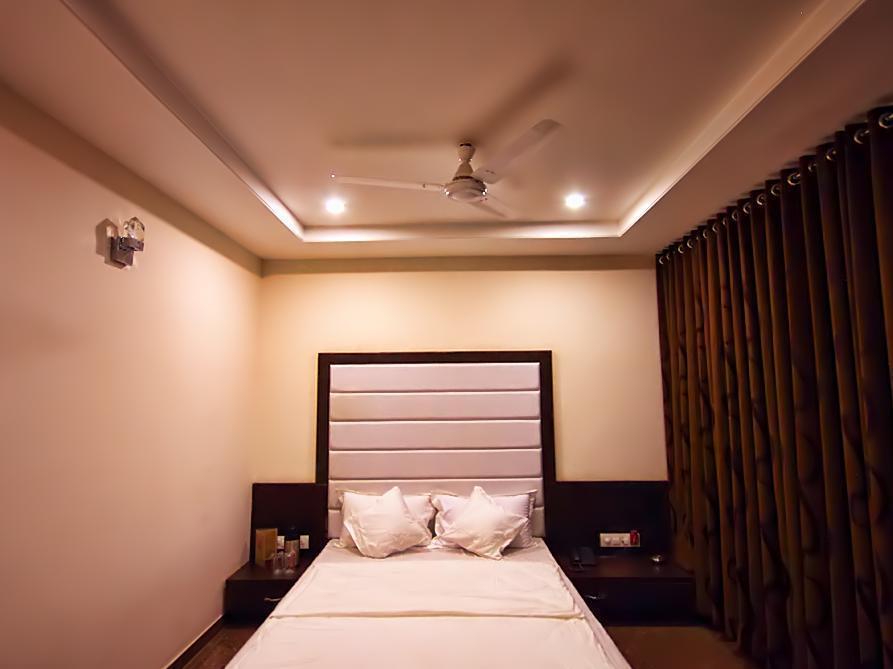 Hotel Silver Plaza Ахмедабад Экстерьер фото